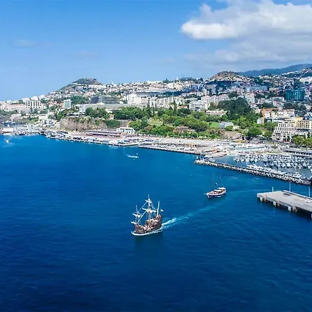 By The Sea Vi - Marina *